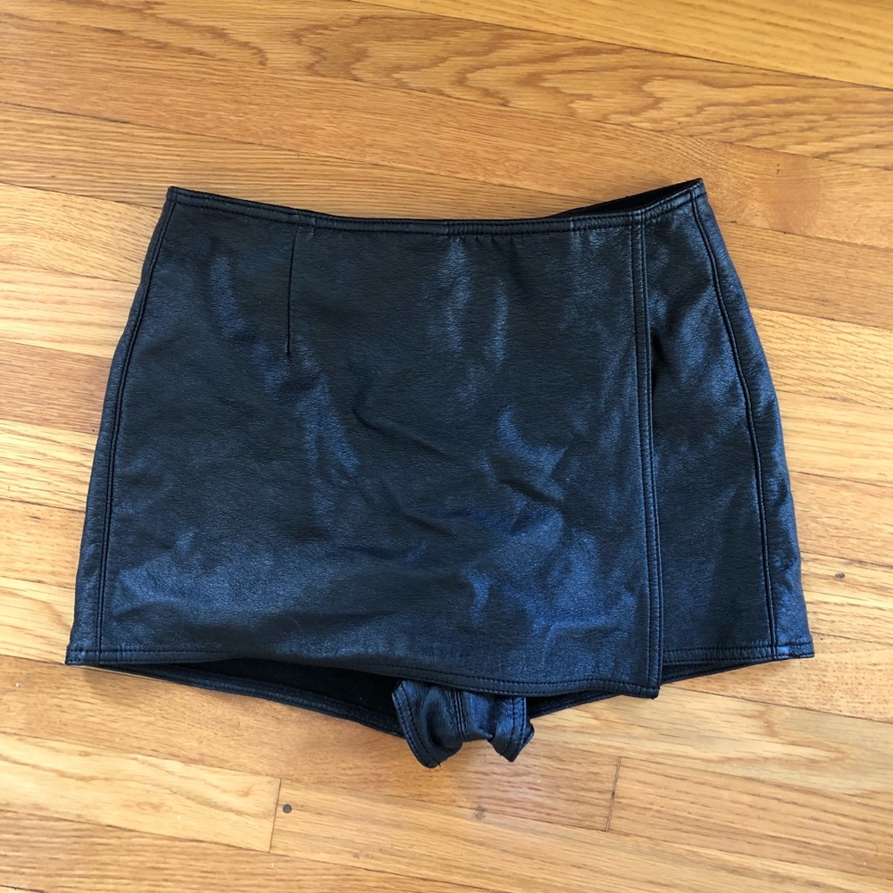 Topshop Pleather Short Skorts - Size 6
